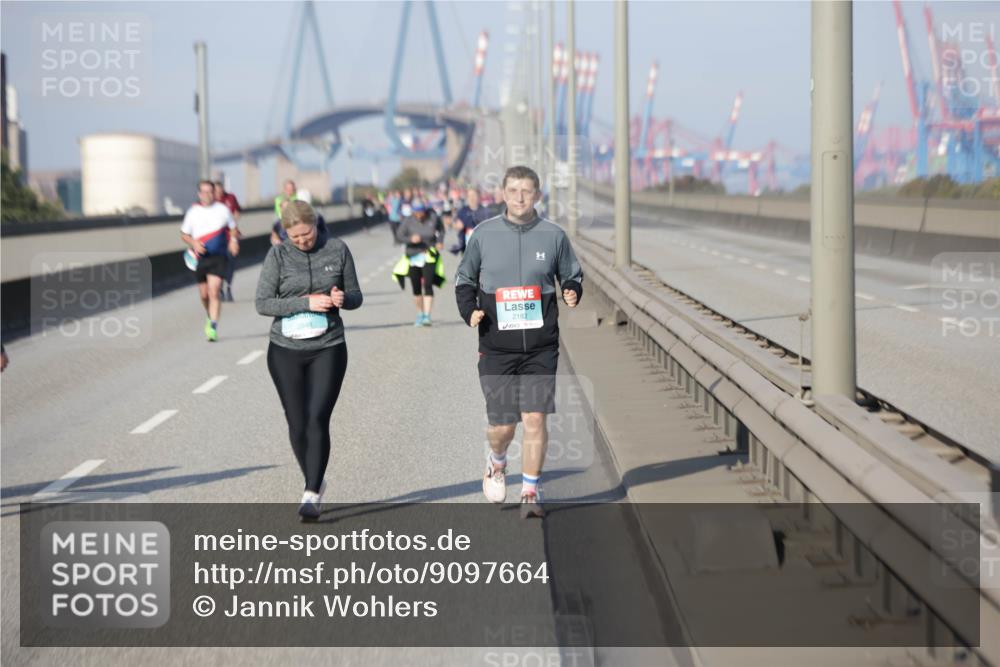 03.10.2025 - Köhlbrandbrückenlauf Jannik Wohlers http://msf.ph/oto/9097664 03.10.2025 10:18:36 Position 3 2182 meine-sportfotos.de