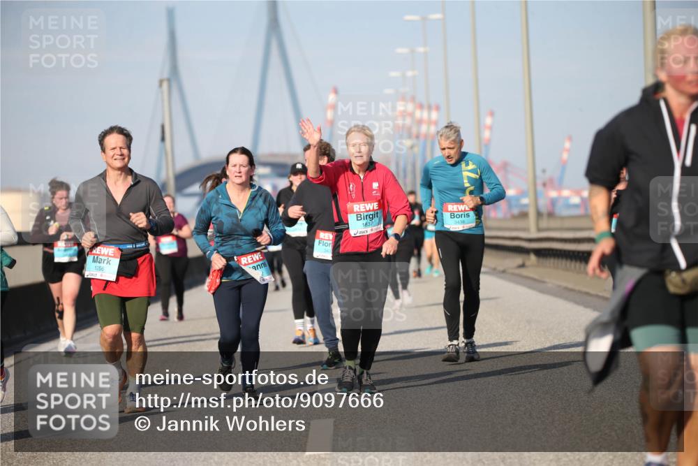 03.10.2025 - Köhlbrandbrückenlauf Jannik Wohlers http://msf.ph/oto/9097666 03.10.2025 10:16:17 Position 3 1256, 1837, 3438 meine-sportfotos.de