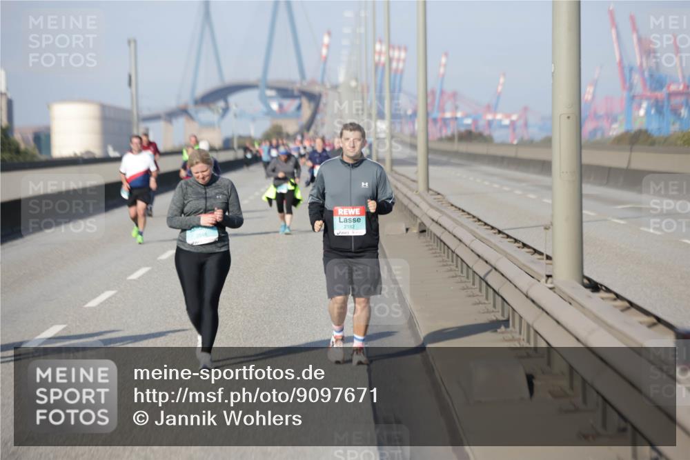 03.10.2025 - Köhlbrandbrückenlauf Jannik Wohlers http://msf.ph/oto/9097671 03.10.2025 10:18:36 Position 3 2182 meine-sportfotos.de
