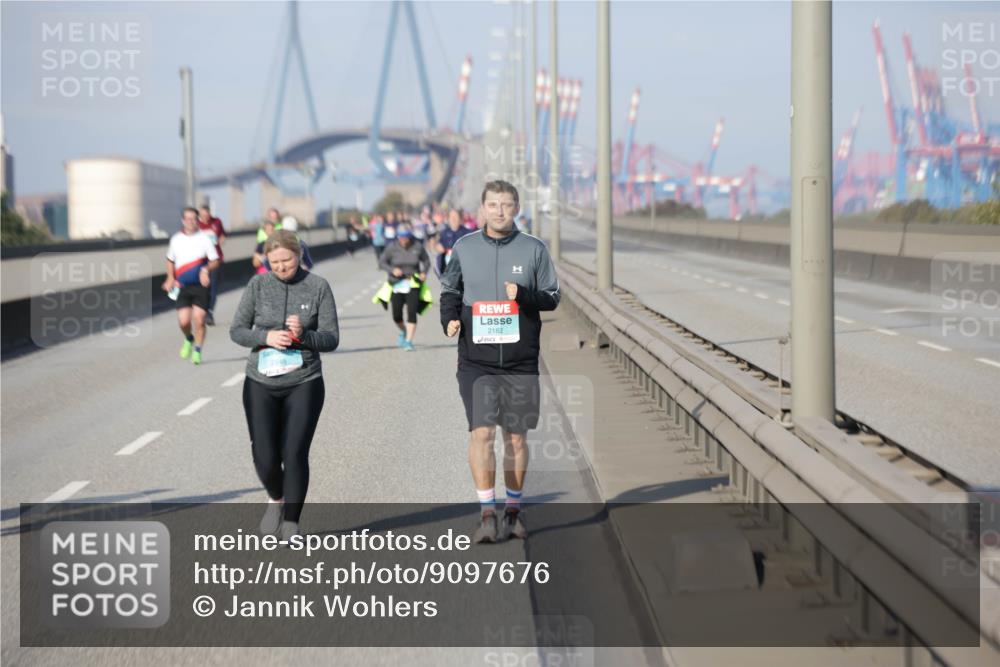 03.10.2025 - Köhlbrandbrückenlauf Jannik Wohlers http://msf.ph/oto/9097676 03.10.2025 10:18:36 Position 3 2182 meine-sportfotos.de
