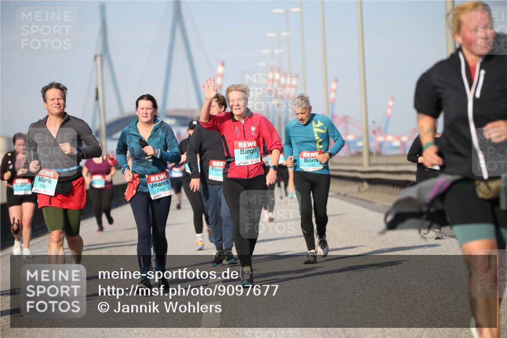 03.10.2025 - Köhlbrandbrückenlauf Jannik Wohlers http://msf.ph/oto/9097677 03.10.2025 10:16:17 Position 3 1256, 2442, 343, 1837, 3438 meine-sportfotos.de