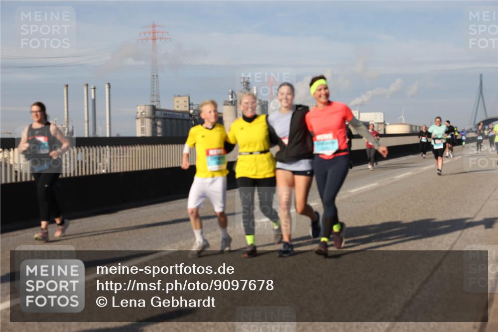 03.10.2025 - Köhlbrandbrückenlauf Lena Gebhardt http://msf.ph/oto/9097678 03.10.2025 10:10:17 Position 2  meine-sportfotos.de