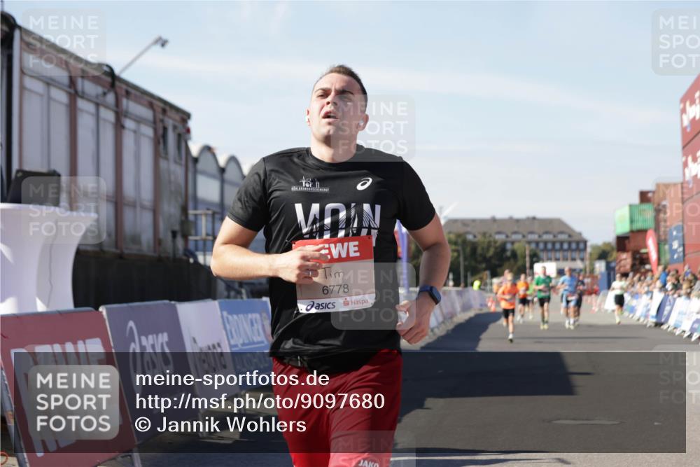 03.10.2025 - Köhlbrandbrückenlauf Jannik Wohlers http://msf.ph/oto/9097680 03.10.2025 12:56:03 Ziel 4041, 5966, 6778 meine-sportfotos.de