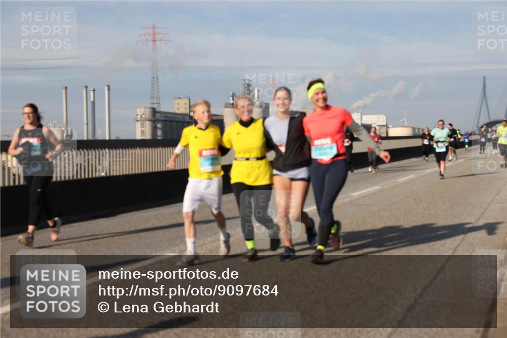 03.10.2025 - Köhlbrandbrückenlauf Lena Gebhardt http://msf.ph/oto/9097684 03.10.2025 10:10:17 Position 2  meine-sportfotos.de