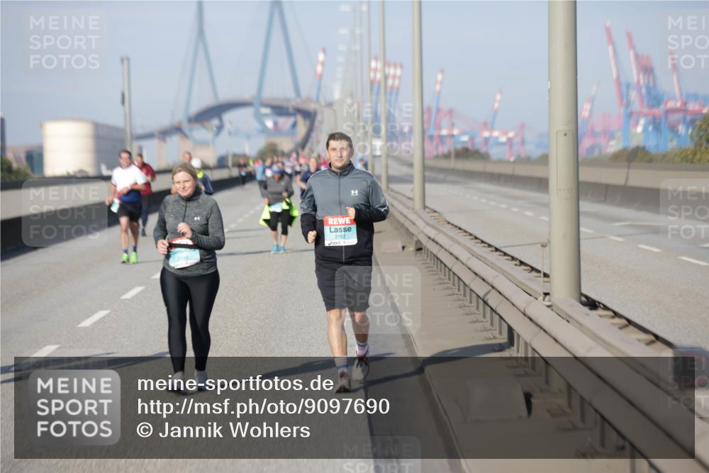 03.10.2025 - Köhlbrandbrückenlauf Jannik Wohlers http://msf.ph/oto/9097690 03.10.2025 10:18:37 Position 3 2182 meine-sportfotos.de