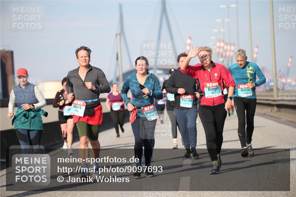 03.10.2025 - Köhlbrandbrückenlauf Jannik Wohlers http://msf.ph/oto/9097693 03.10.2025 10:16:18 Position 3 1256, 2442, 3437, 1837, 3438 meine-sportfotos.de