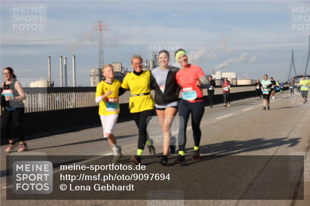 03.10.2025 - Köhlbrandbrückenlauf Lena Gebhardt http://msf.ph/oto/9097694 03.10.2025 10:10:18 Position 2  meine-sportfotos.de