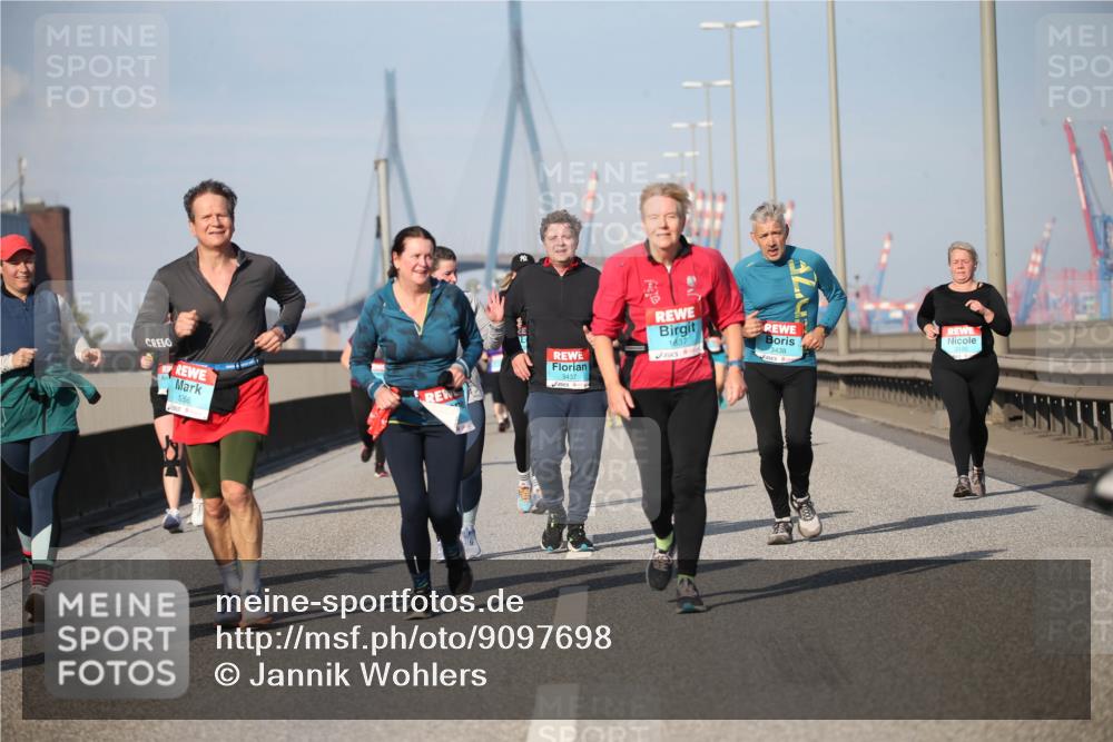 03.10.2025 - Köhlbrandbrückenlauf Jannik Wohlers http://msf.ph/oto/9097698 03.10.2025 10:16:19 Position 3 1256, 1837, 3437, 3438 meine-sportfotos.de