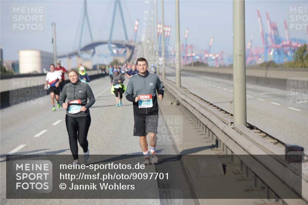 03.10.2025 - Köhlbrandbrückenlauf Jannik Wohlers http://msf.ph/oto/9097701 03.10.2025 10:18:37 Position 3 2182, 7014 meine-sportfotos.de