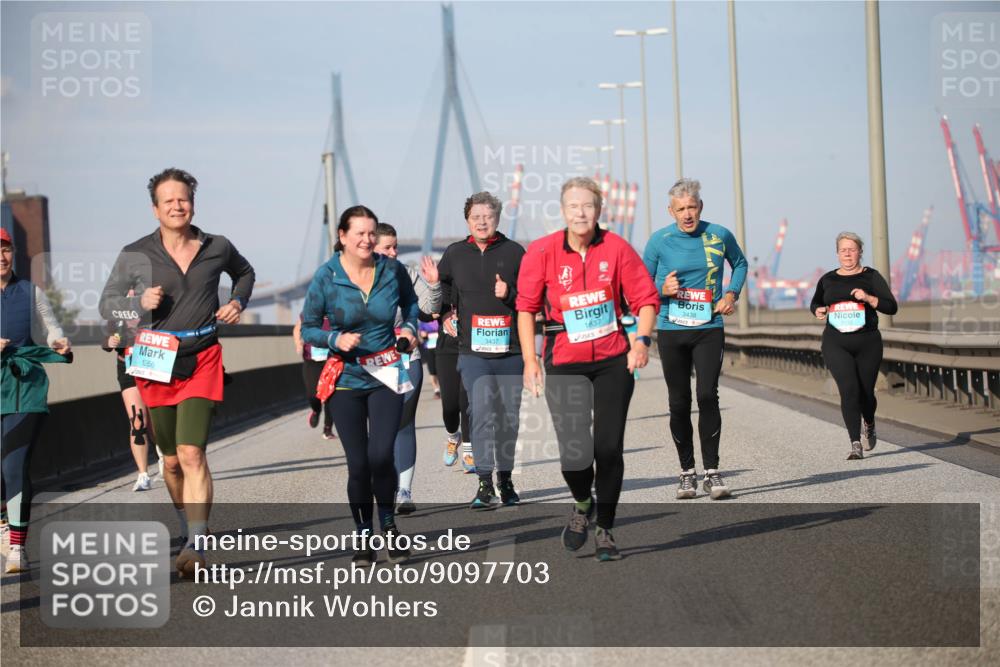 03.10.2025 - Köhlbrandbrückenlauf Jannik Wohlers http://msf.ph/oto/9097703 03.10.2025 10:16:19 Position 3 1256, 3437, 1837, 3438 meine-sportfotos.de