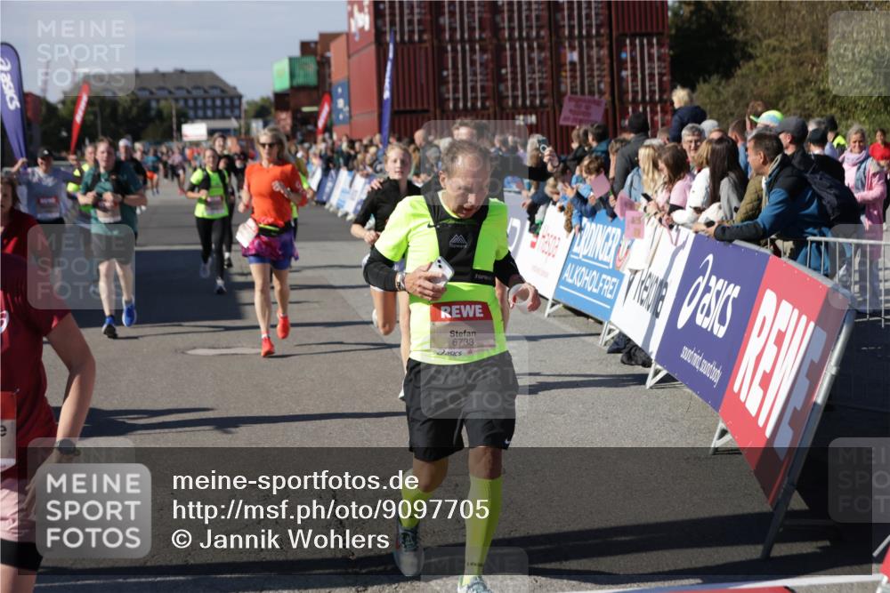 03.10.2025 - Köhlbrandbrückenlauf Jannik Wohlers http://msf.ph/oto/9097705 03.10.2025 13:22:34 Ziel 4481, 4482, 4508, 5122, 5125, 5167, 5213, 5214, 5272, 5675, 5839, 5928, 5933, 5982, 6188, 6300, 6413, 6733 meine-sportfotos.de