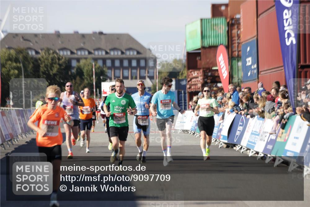 03.10.2025 - Köhlbrandbrückenlauf Jannik Wohlers http://msf.ph/oto/9097709 03.10.2025 12:56:07 Ziel 4041, 4114, 4123, 5966, 6489, 6778 meine-sportfotos.de