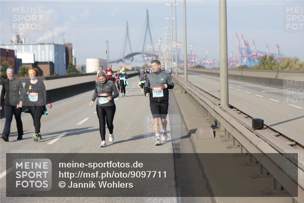 03.10.2025 - Köhlbrandbrückenlauf Jannik Wohlers http://msf.ph/oto/9097711 03.10.2025 10:18:38 Position 3 2182 meine-sportfotos.de