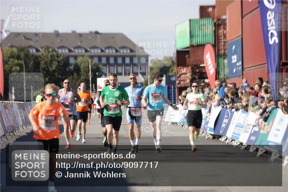03.10.2025 - Köhlbrandbrückenlauf Jannik Wohlers http://msf.ph/oto/9097717 03.10.2025 12:56:07 Ziel 4041, 4114, 4123, 5966, 6489, 6778 meine-sportfotos.de