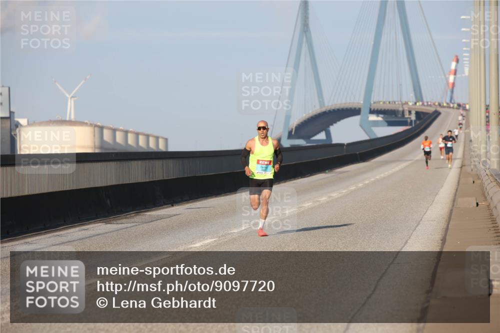 03.10.2025 - Köhlbrandbrückenlauf Lena Gebhardt http://msf.ph/oto/9097720 03.10.2025 09:34:00 Position 2  meine-sportfotos.de