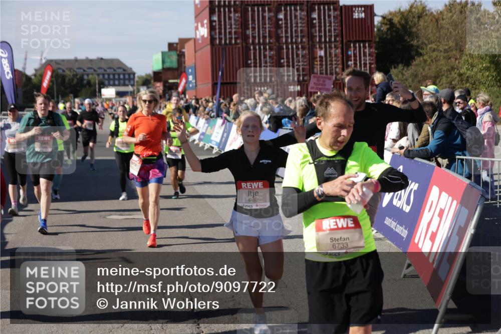 03.10.2025 - Köhlbrandbrückenlauf Jannik Wohlers http://msf.ph/oto/9097722 03.10.2025 13:22:35 Ziel 4481, 4482, 4508, 5122, 5125, 5167, 5213, 5214, 5272, 5675, 5839, 5928, 5933, 5982, 6261, 6300, 6413, 6733 meine-sportfotos.de