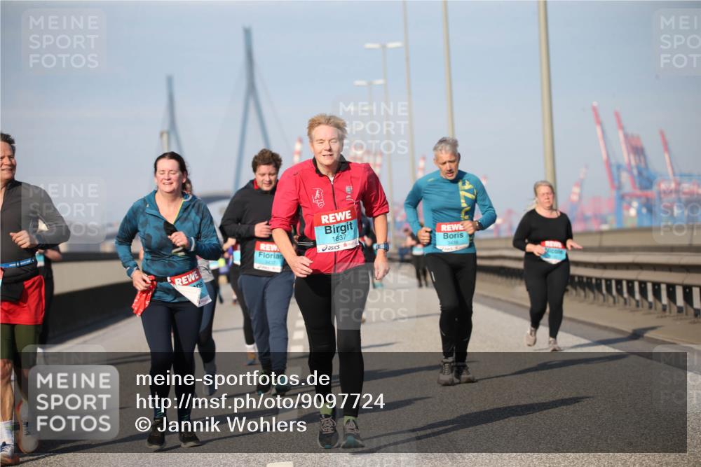 03.10.2025 - Köhlbrandbrückenlauf Jannik Wohlers http://msf.ph/oto/9097724 03.10.2025 10:16:20 Position 3 1837, 3438 meine-sportfotos.de