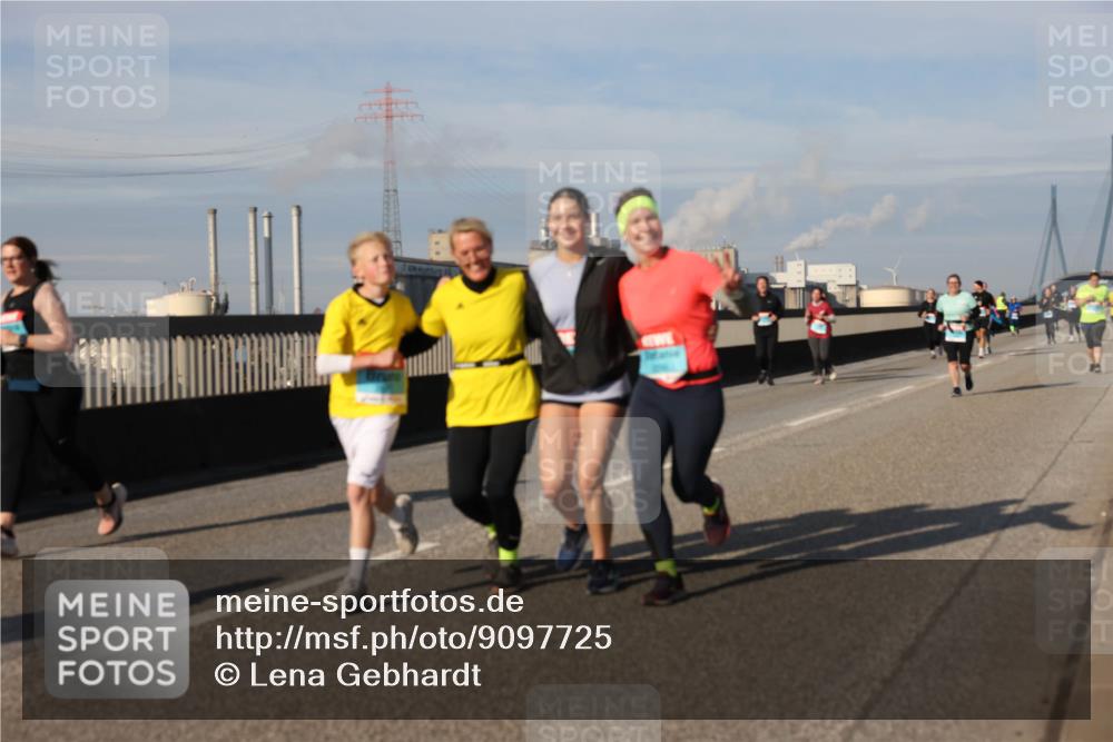 03.10.2025 - Köhlbrandbrückenlauf Lena Gebhardt http://msf.ph/oto/9097725 03.10.2025 10:10:18 Position 2  meine-sportfotos.de