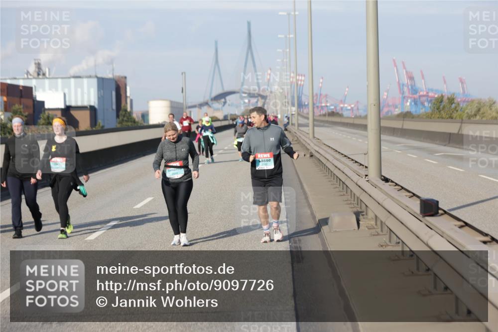 03.10.2025 - Köhlbrandbrückenlauf Jannik Wohlers http://msf.ph/oto/9097726 03.10.2025 10:18:38 Position 3 2548, 2182 meine-sportfotos.de