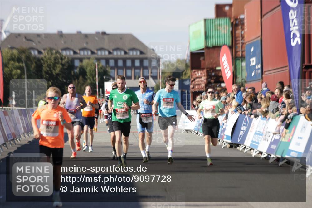 03.10.2025 - Köhlbrandbrückenlauf Jannik Wohlers http://msf.ph/oto/9097728 03.10.2025 12:56:07 Ziel 4041, 4114, 4123, 5966, 6489, 6778 meine-sportfotos.de