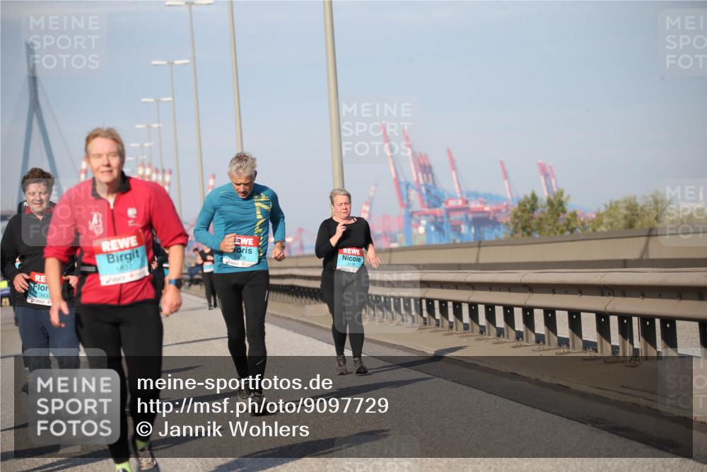 03.10.2025 - Köhlbrandbrückenlauf Jannik Wohlers http://msf.ph/oto/9097729 03.10.2025 10:16:21 Position 3 3437, 3130 meine-sportfotos.de