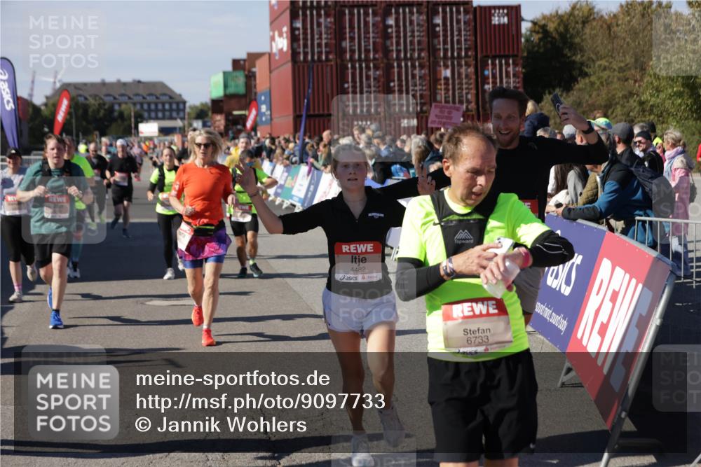 03.10.2025 - Köhlbrandbrückenlauf Jannik Wohlers http://msf.ph/oto/9097733 03.10.2025 13:22:35 Ziel 4481, 4482, 4508, 5122, 5125, 5167, 5213, 5214, 5272, 5675, 5839, 5928, 5933, 5982, 6261, 6300, 6413, 6733 meine-sportfotos.de