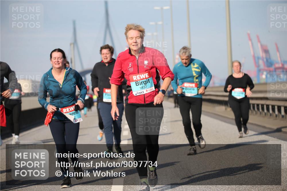 03.10.2025 - Köhlbrandbrückenlauf Jannik Wohlers http://msf.ph/oto/9097734 03.10.2025 10:16:21 Position 3 1837, 3438 meine-sportfotos.de