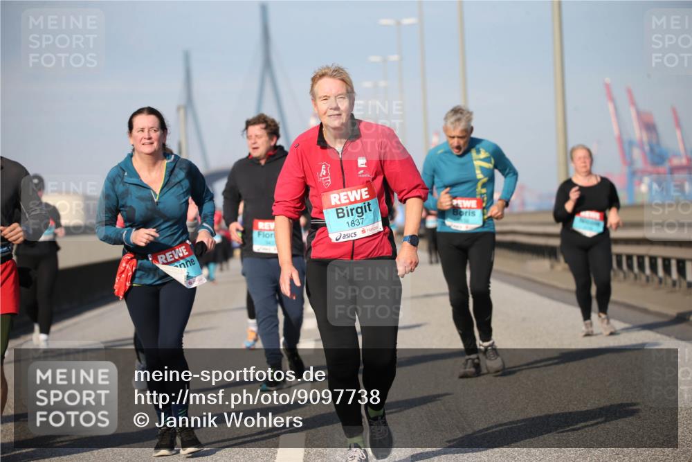 03.10.2025 - Köhlbrandbrückenlauf Jannik Wohlers http://msf.ph/oto/9097738 03.10.2025 10:16:21 Position 3 1837 meine-sportfotos.de