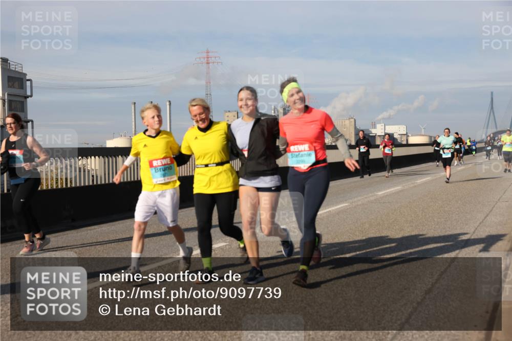 03.10.2025 - Köhlbrandbrückenlauf Lena Gebhardt http://msf.ph/oto/9097739 03.10.2025 10:10:18 Position 2  meine-sportfotos.de