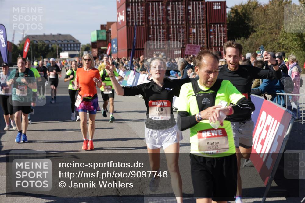 03.10.2025 - Köhlbrandbrückenlauf Jannik Wohlers http://msf.ph/oto/9097746 03.10.2025 13:22:35 Ziel 4481, 4482, 4508, 5122, 5125, 5167, 5213, 5214, 5272, 5675, 5839, 5928, 5933, 5982, 6261, 6300, 6413, 6733 meine-sportfotos.de