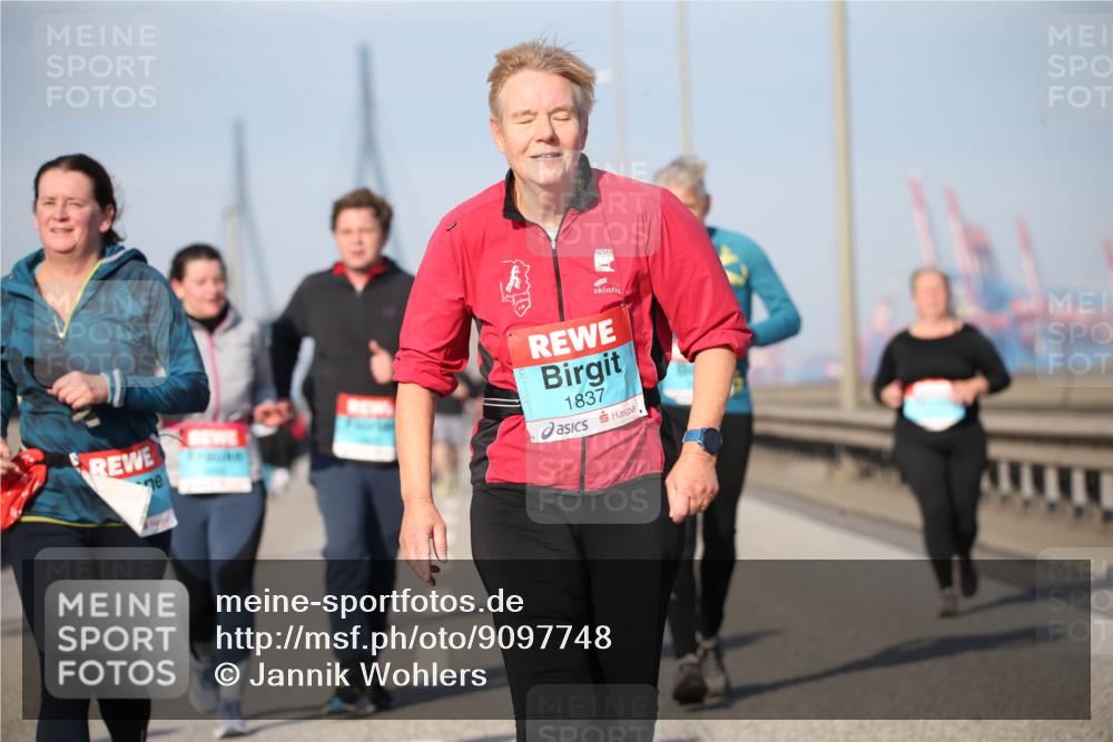 03.10.2025 - Köhlbrandbrückenlauf Jannik Wohlers http://msf.ph/oto/9097748 03.10.2025 10:16:23 Position 3 1837 meine-sportfotos.de