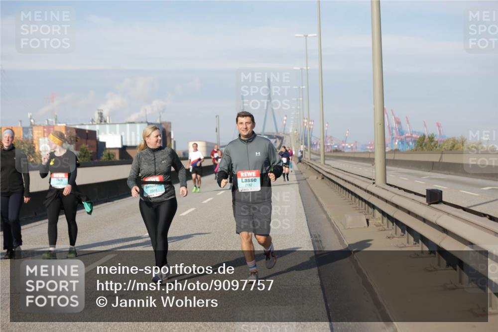03.10.2025 - Köhlbrandbrückenlauf Jannik Wohlers http://msf.ph/oto/9097757 03.10.2025 10:18:41 Position 3 2548, 2182, 1 meine-sportfotos.de