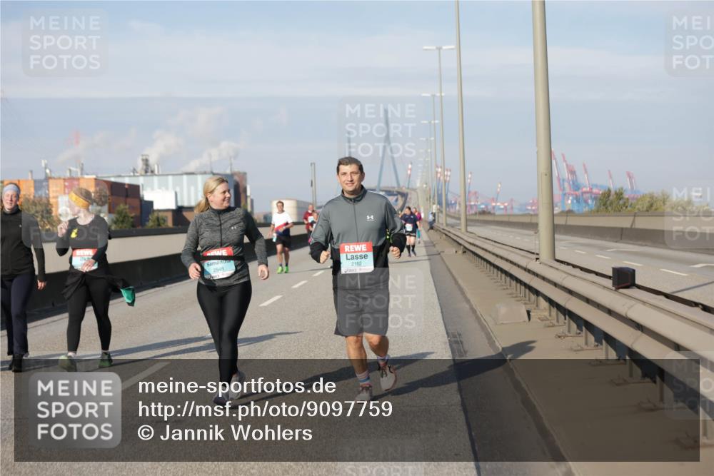 03.10.2025 - Köhlbrandbrückenlauf Jannik Wohlers http://msf.ph/oto/9097759 03.10.2025 10:18:41 Position 3 2548, 2182 meine-sportfotos.de