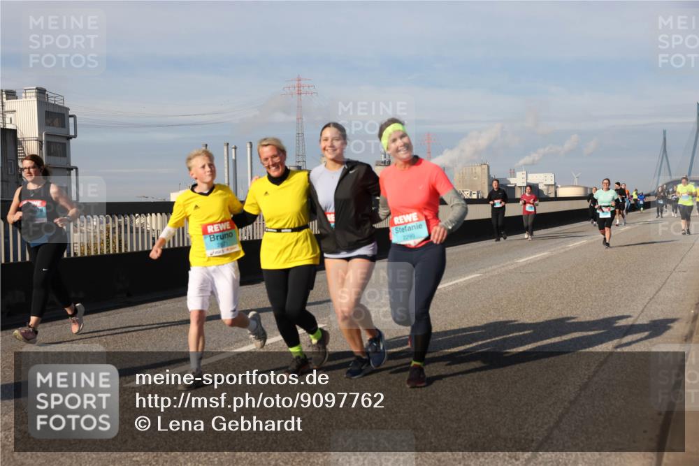 03.10.2025 - Köhlbrandbrückenlauf Lena Gebhardt http://msf.ph/oto/9097762 03.10.2025 10:10:18 Position 2  meine-sportfotos.de