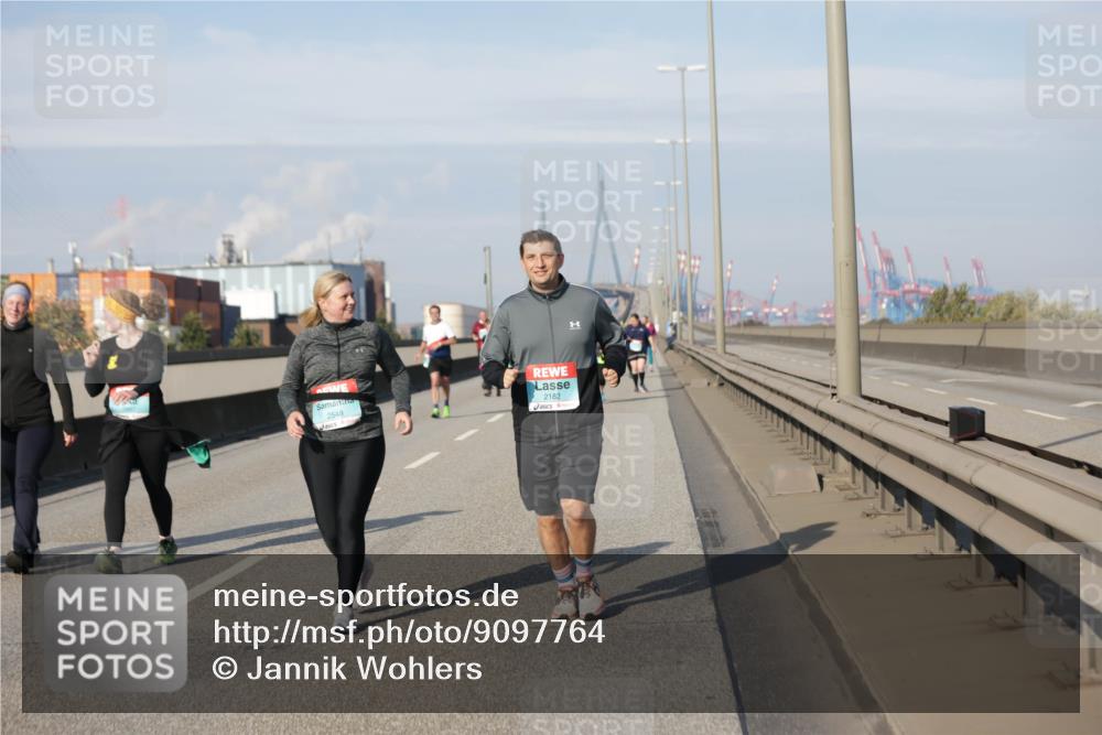 03.10.2025 - Köhlbrandbrückenlauf Jannik Wohlers http://msf.ph/oto/9097764 03.10.2025 10:18:41 Position 3 2548, 2182 meine-sportfotos.de