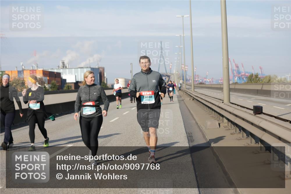 03.10.2025 - Köhlbrandbrückenlauf Jannik Wohlers http://msf.ph/oto/9097768 03.10.2025 10:18:41 Position 3 2548, 2182 meine-sportfotos.de