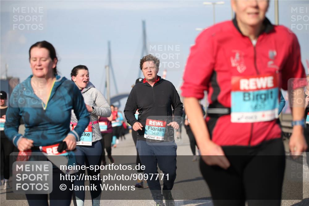 03.10.2025 - Köhlbrandbrückenlauf Jannik Wohlers http://msf.ph/oto/9097771 03.10.2025 10:16:24 Position 3 42, 3437 meine-sportfotos.de