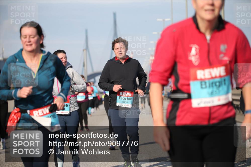 03.10.2025 - Köhlbrandbrückenlauf Jannik Wohlers http://msf.ph/oto/9097776 03.10.2025 10:16:24 Position 3 3437 meine-sportfotos.de