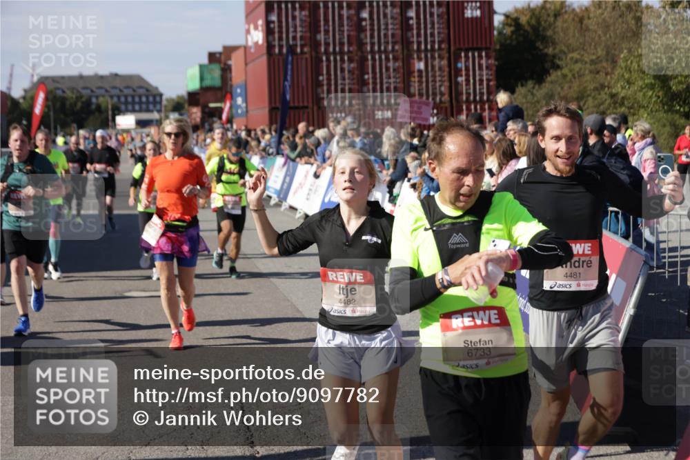 03.10.2025 - Köhlbrandbrückenlauf Jannik Wohlers http://msf.ph/oto/9097782 03.10.2025 13:22:35 Ziel 4481, 4482, 4508, 5122, 5125, 5167, 5213, 5214, 5272, 5675, 5839, 5928, 5933, 5982, 6261, 6300, 6413, 6733 meine-sportfotos.de