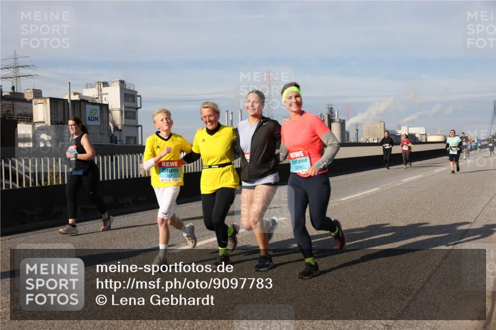 03.10.2025 - Köhlbrandbrückenlauf Lena Gebhardt http://msf.ph/oto/9097783 03.10.2025 10:10:19 Position 2 2871, 2299 meine-sportfotos.de
