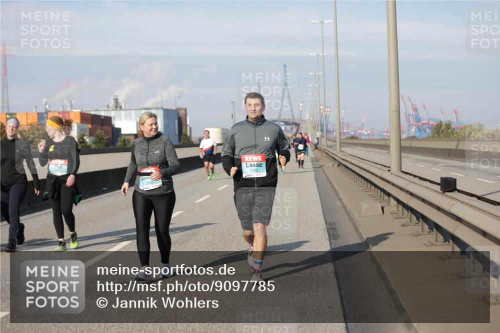 03.10.2025 - Köhlbrandbrückenlauf Jannik Wohlers http://msf.ph/oto/9097785 03.10.2025 10:18:41 Position 3 2182 meine-sportfotos.de