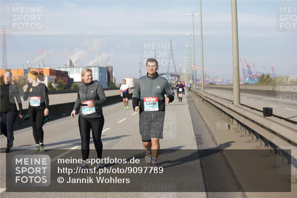03.10.2025 - Köhlbrandbrückenlauf Jannik Wohlers http://msf.ph/oto/9097789 03.10.2025 10:18:41 Position 3 2548, 2182 meine-sportfotos.de