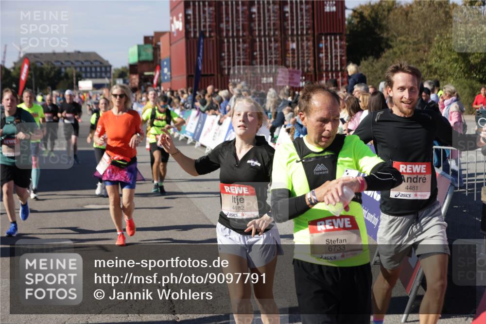 03.10.2025 - Köhlbrandbrückenlauf Jannik Wohlers http://msf.ph/oto/9097791 03.10.2025 13:22:35 Ziel 4481, 4482, 4508, 5122, 5125, 5167, 5213, 5214, 5272, 5675, 5839, 5928, 5933, 5982, 6261, 6300, 6413, 6733 meine-sportfotos.de