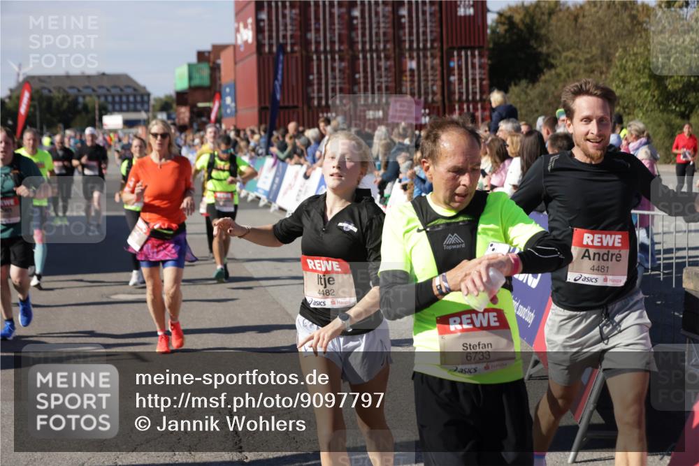 03.10.2025 - Köhlbrandbrückenlauf Jannik Wohlers http://msf.ph/oto/9097797 03.10.2025 13:22:35 Ziel 4481, 4482, 4508, 5122, 5125, 5167, 5213, 5214, 5272, 5675, 5839, 5928, 5933, 5982, 6261, 6300, 6413, 6733 meine-sportfotos.de