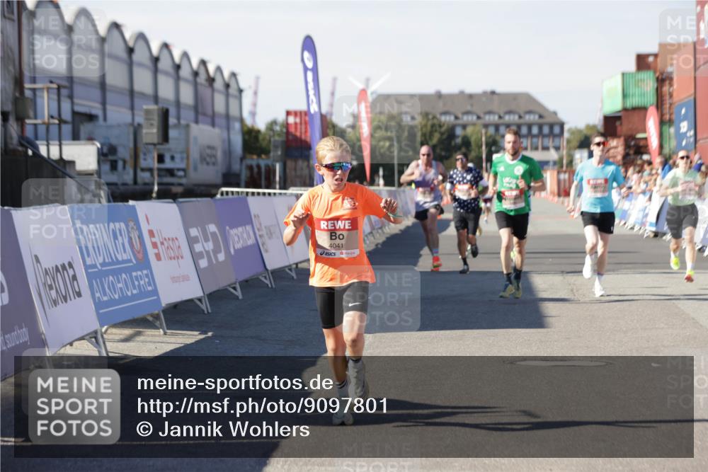 03.10.2025 - Köhlbrandbrückenlauf Jannik Wohlers http://msf.ph/oto/9097801 03.10.2025 12:56:09 Ziel 4041, 4114, 4123, 6206, 6489, 6495, 6778 meine-sportfotos.de