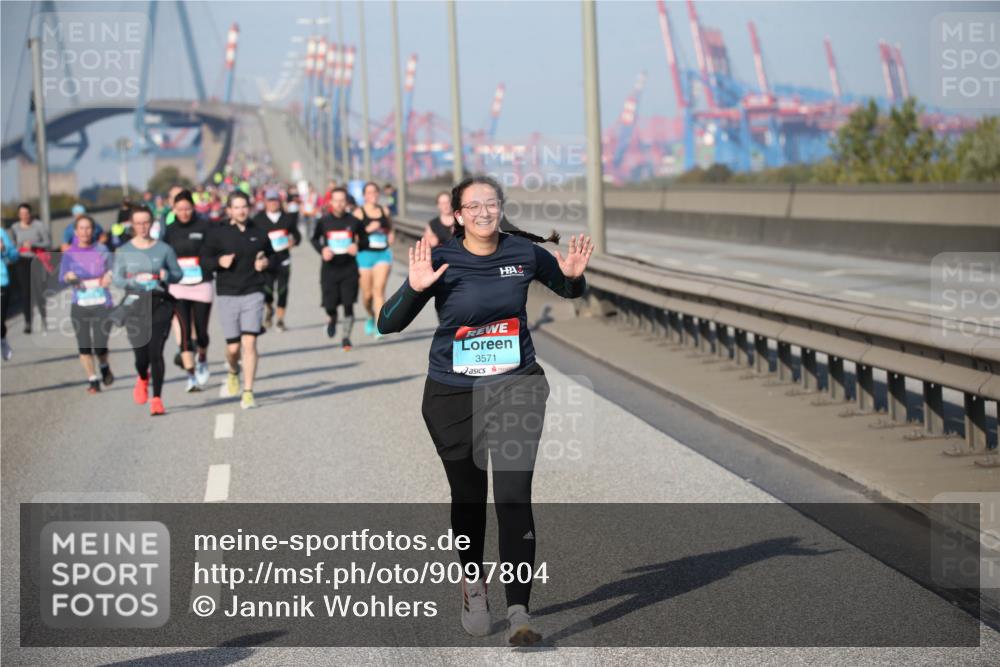 03.10.2025 - Köhlbrandbrückenlauf Jannik Wohlers http://msf.ph/oto/9097804 03.10.2025 10:16:31 Position 3 3571 meine-sportfotos.de