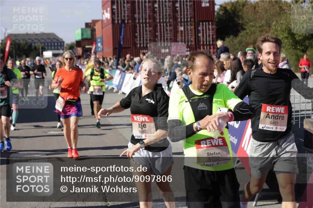 03.10.2025 - Köhlbrandbrückenlauf Jannik Wohlers http://msf.ph/oto/9097806 03.10.2025 13:22:35 Ziel 4481, 4482, 4508, 5122, 5125, 5167, 5213, 5214, 5272, 5675, 5839, 5928, 5933, 5982, 6261, 6300, 6413, 6733 meine-sportfotos.de