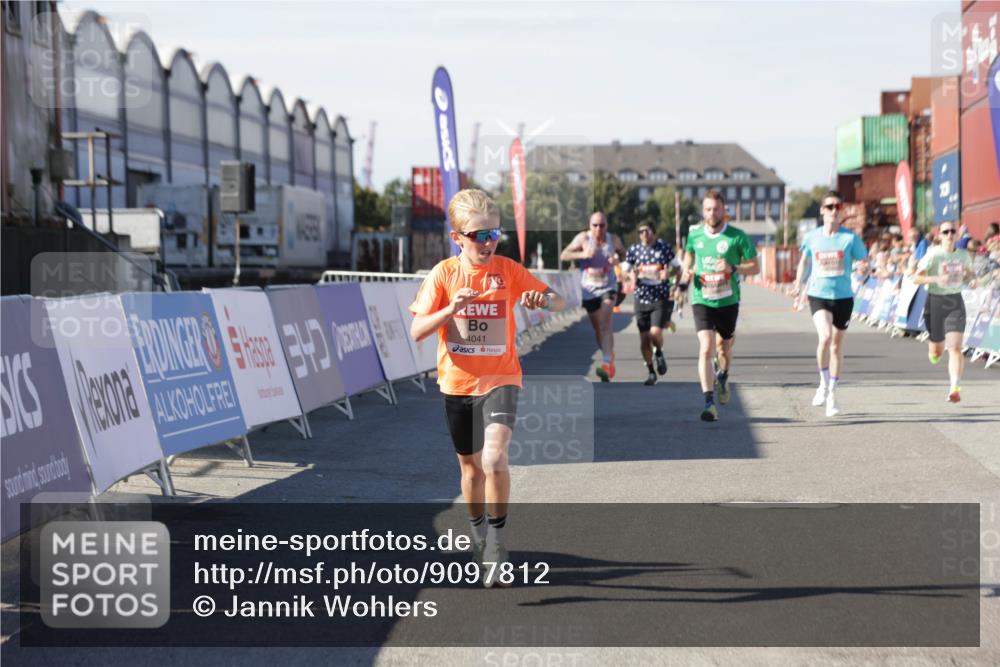 03.10.2025 - Köhlbrandbrückenlauf Jannik Wohlers http://msf.ph/oto/9097812 03.10.2025 12:56:09 Ziel 4041, 4114, 4123, 6206, 6489, 6495, 6778 meine-sportfotos.de