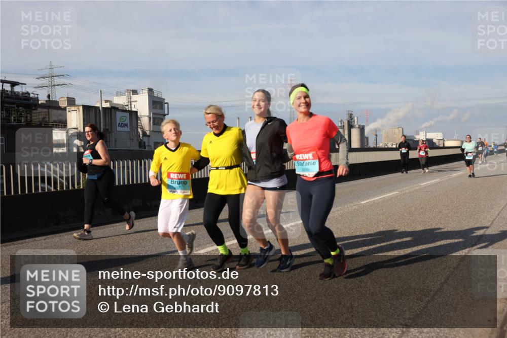 03.10.2025 - Köhlbrandbrückenlauf Lena Gebhardt http://msf.ph/oto/9097813 03.10.2025 10:10:19 Position 2 2871, 2299 meine-sportfotos.de