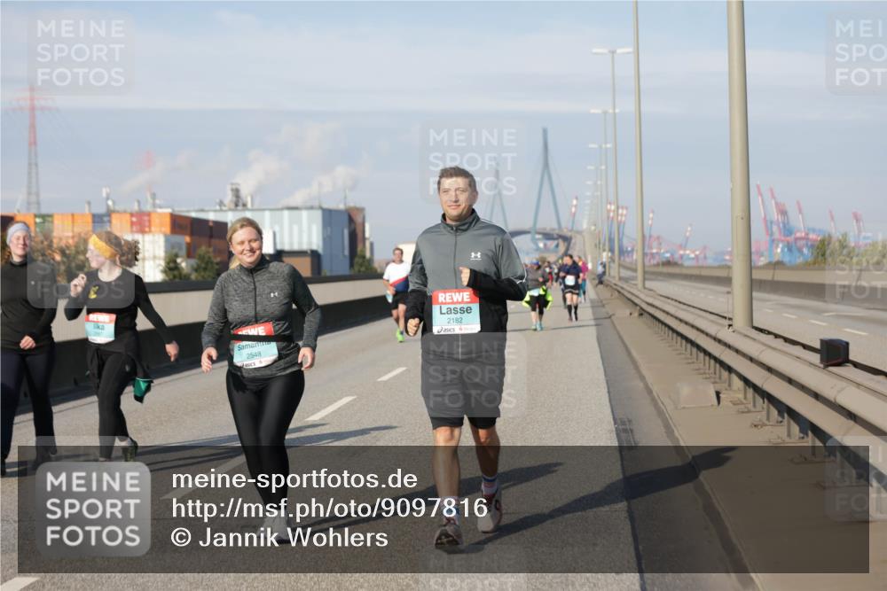 03.10.2025 - Köhlbrandbrückenlauf Jannik Wohlers http://msf.ph/oto/9097816 03.10.2025 10:18:41 Position 3 2548, 2182 meine-sportfotos.de